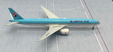 Load image into Gallery viewer, Gemini Jets 1/400 Korean Air Boeing 777-300ER HL7784
