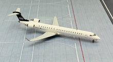 Load image into Gallery viewer, Gemini Jets 1/200 Mesa Airlines Bombardier CRJ-900ER N942LR
