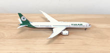 Load image into Gallery viewer, JC Wings 1/400 Eva Air Taiwan Boeing 787-10 B-17802 flaps down
