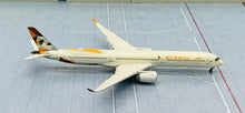Load image into Gallery viewer, JC Wings 1/400 Etihad Airways Airbus A350-1000 A6-XWA Flaps down
