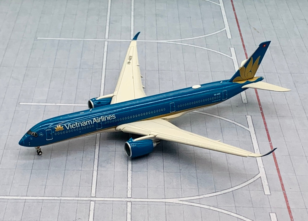 JC Wings 1/400 Vietnam Airlines Airbus A350-900 VN-A891 flaps down