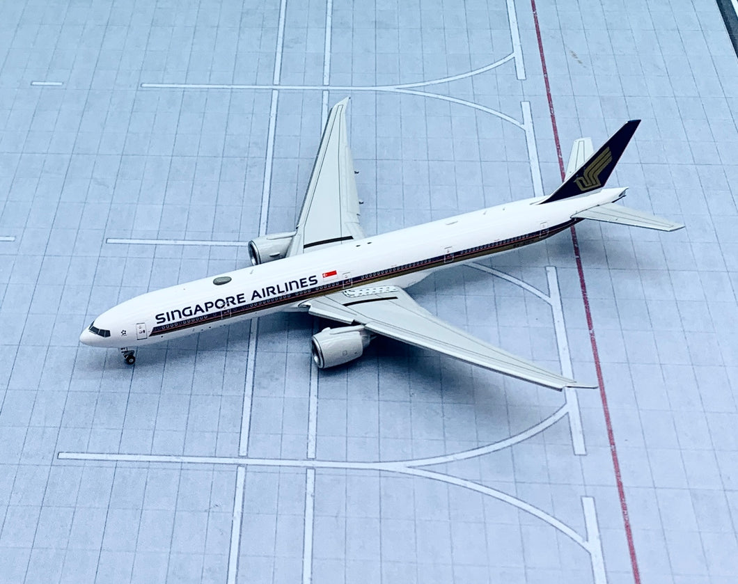 JC Wings 1/400 Singapore Airlines Boeing 777-300ER 9V-SWY flaps down