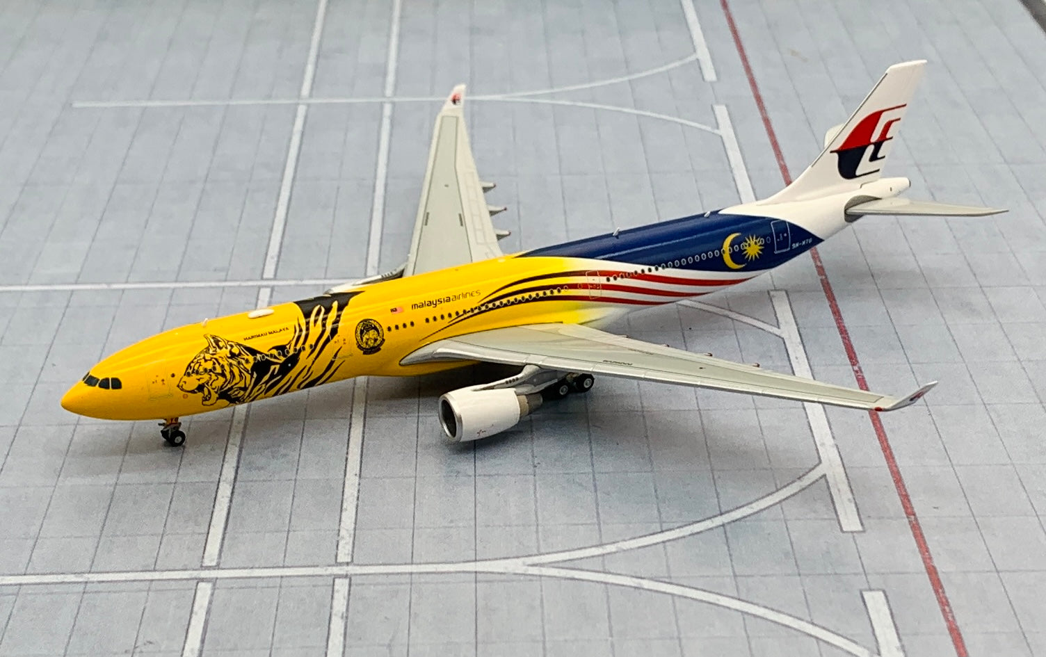 JC Wings 1/400 Malaysia Airlines Airbus A330-300 Harimau Malaya