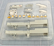 Load image into Gallery viewer, JC Wings 1/400 Airport Ground Service Vehicles GSE set
