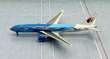 Load image into Gallery viewer, JC Wings 1/400 Malaysia Airlines Boeing 777-200ER Freedom of Space 9M-MRD
