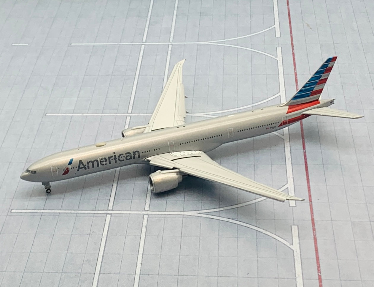 Gemini Jets 1/400 American Airlines Boeing 777-300ER N736AT flaps