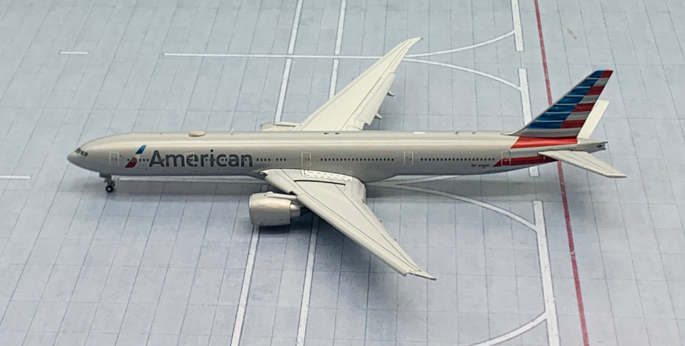 Gemini Jets 1/400 American Airlines Boeing 777-300ER N736AT flaps