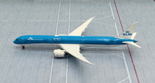 Load image into Gallery viewer, Phoenix 1/400 KLM Royal Dutch Airlines Boeing 787-10 PH-BKG 100th
