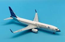 Load image into Gallery viewer, JC Wings 1/200 Garuda Indonesia Boeing 737-800 &quot;Ayo Pakai Masker&quot; PK-GFQ
