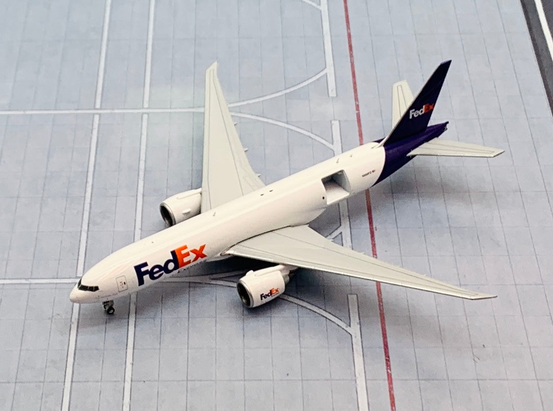 Gemini Jets 1/400 FedEx Express Boeing 777-200LRF N889FD Interactive Series