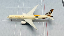 Load image into Gallery viewer, Gemini Jets 1/400 Etihad Cargo Boeing 777-200F A6-DDE interactive series
