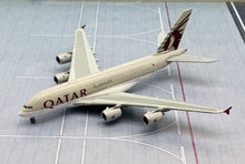 Load image into Gallery viewer, JC Wings 1/400 Qatar Airways Airbus A380 Reg: A7-APJ
