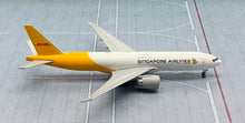 Load image into Gallery viewer, JC Wings 1/400 Singapore Airlines / DHL Boeing 777-200LRF 9V-DHA
