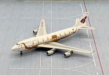 Load image into Gallery viewer, Phoenix 1/400 Thai International Airways Boeing 747-400 HS-TGO Golden Dragon Boat
