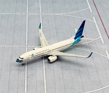 Load image into Gallery viewer, JC Wings 1/400 Garuda Indonesia Boeing 737-800 Ayo Pakai Masker PK-GFQ
