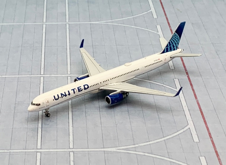 Gemini Jets 1/400 United Airlines Boeing 757-300 N75854