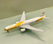 Load image into Gallery viewer, JC Wings 1/400 NokScoot Boeing 777-200ER HS-XBF flaps down

