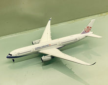 Load image into Gallery viewer, JC Wings 1/400 China Airlines Taiwan Airbus A350-900XWB B-18912 flaps down
