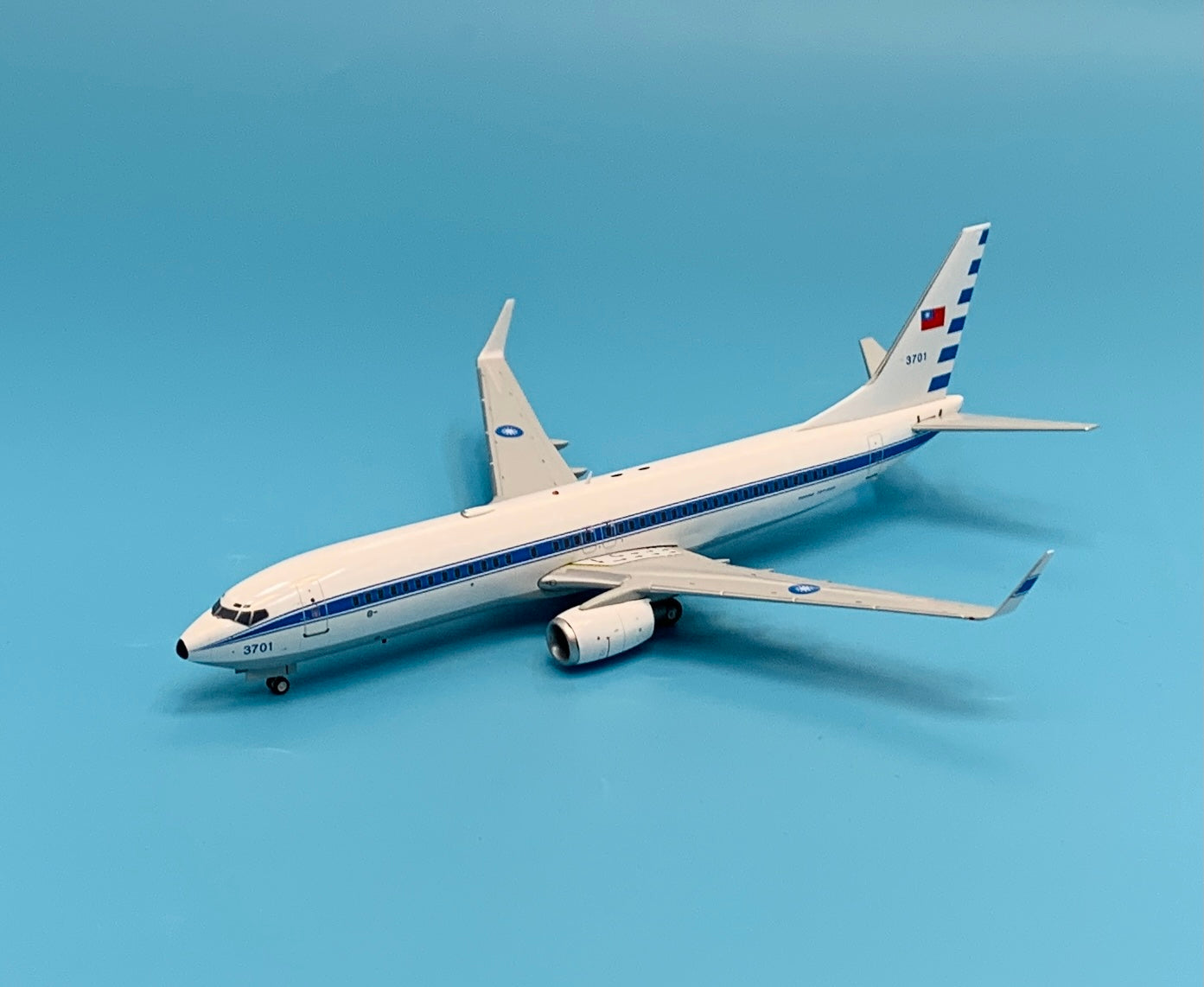 JC Wings 1/200 Taiwan Air Force Boeing 737-800 3701 – First Class