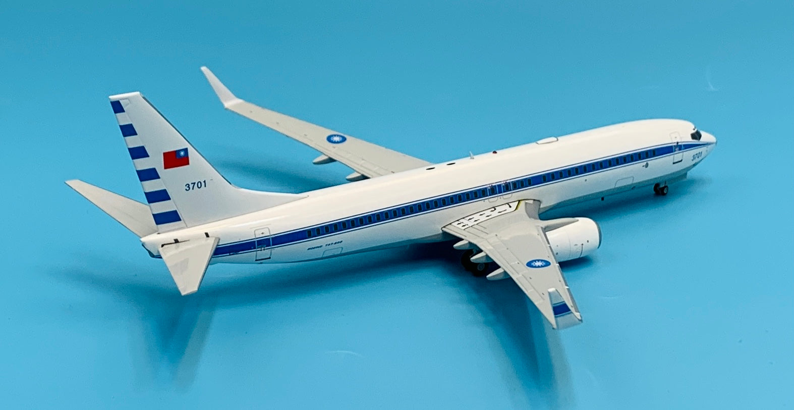 JC Wings 1/200 Taiwan Air Force Boeing 737-800 3701 – First Class