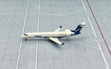 Load image into Gallery viewer, Gemini Jets 1/400 Skywest Bombardier CRJ-700 N604SK
