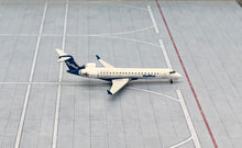 Load image into Gallery viewer, Gemini Jets 1/400 Skywest Bombardier CRJ-700 N604SK
