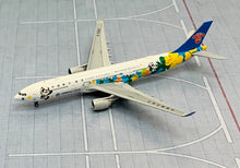 Load image into Gallery viewer, JC Wings 1/400 China Southern Airlines Airbus A330-300 Import Expo B-5940
