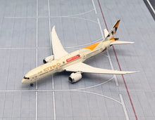 Load image into Gallery viewer, JC Wings 1/400 Etihad Airways Boeing 787-9 TMALL Livery A6-BLM flaps down
