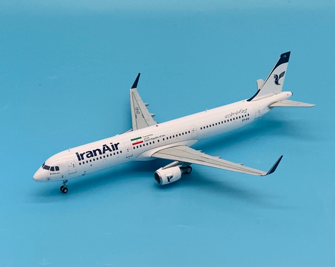 JC Wings 1/200 Iran Air Airbus A321 EP-IFA – First Class