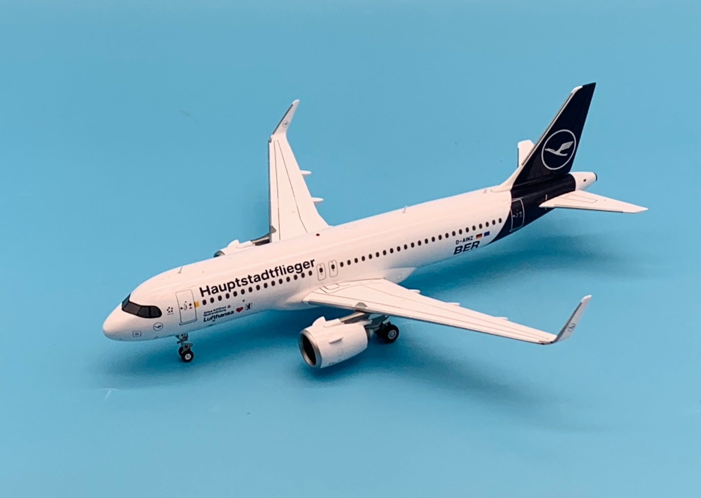 JC Wings 1/200 Lufthansa Airbus A320NEO Hauptstadtflieger D-AINZ