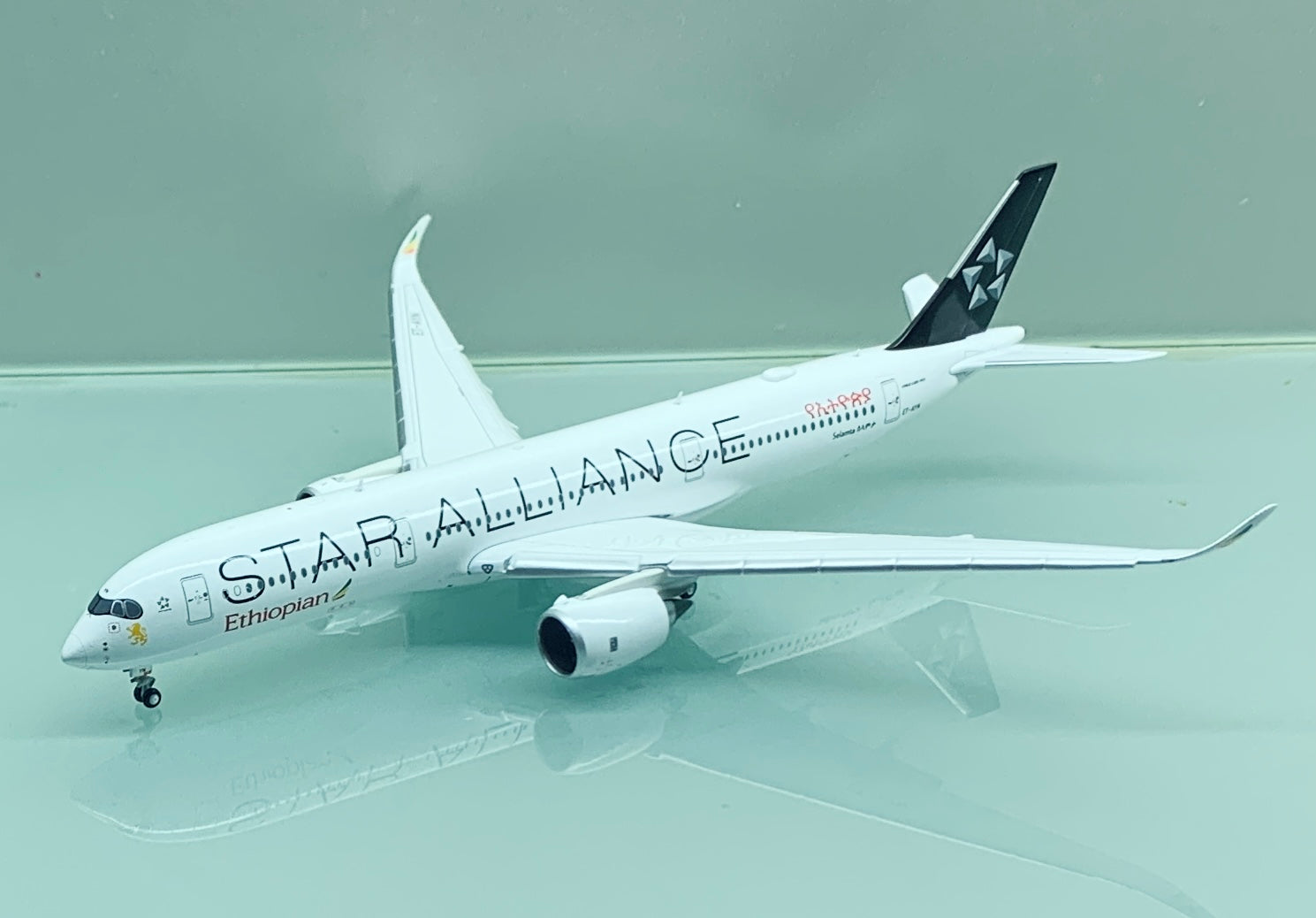 JC Wings 1/400 Ethiopian Airlines Airbus A350-900XWB Star Alliance ET-AYN flaps down