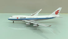 Load image into Gallery viewer, JC Wings 1/400 Air China Boeing 747-400 B-2472 flaps down
