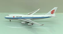 Load image into Gallery viewer, JC Wings 1/400 Air China Boeing 747-400 B-2472
