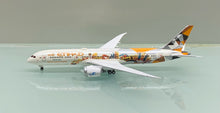 Load image into Gallery viewer, JC Wings 1/400 Etihad Airways Boeing 787-9 Dreamliner Italy A6-BLH
