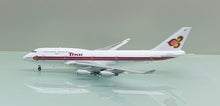 Load image into Gallery viewer, JC Wings 1/400 Thai Airways Boeing 747-400 Old Livery HS-TGY
