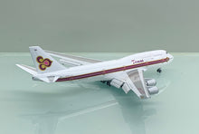 Load image into Gallery viewer, JC Wings 1/400 Thai Airways Boeing 747-400 Old Livery HS-TGY flaps down
