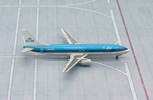 Load image into Gallery viewer, JC Wings 1/400 Royal Dutch Airlines KLM Boeing 737-400 PH-BDY
