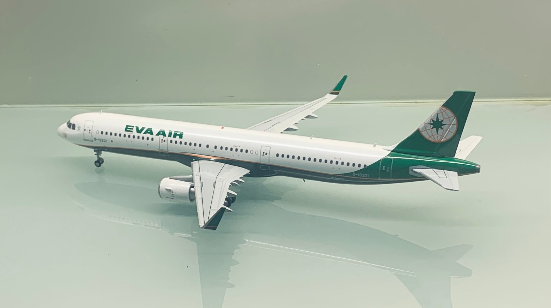 JC Wings 1/200 Eva Air Taiwan Airbus A321 B-16221 XX2302 – First 