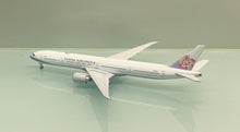 Load image into Gallery viewer, JC Wings 1/400 China Airlines Taiwan Boeing 777-300ER B-18003
