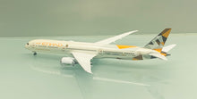 Load image into Gallery viewer, JC Wings 1/400 Etihad Airways Boeing 787-10 A6-BMI
