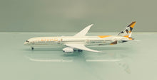 Load image into Gallery viewer, JC Wings 1/400 Etihad Airways Boeing 787-10 A6-BMI flaps down

