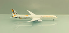 Load image into Gallery viewer, JC Wings 1/400 Etihad Airways Boeing 787-10 A6-BMI flaps down
