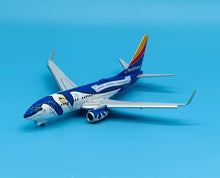Load image into Gallery viewer, Gemini Jets 1/200 Southwest Airlines Boeing 737-700 N946WN Louisiana One Flaps down
