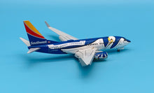 Load image into Gallery viewer, Gemini Jets 1/200 Southwest Airlines Boeing 737-700 N946WN Louisiana One Flaps down
