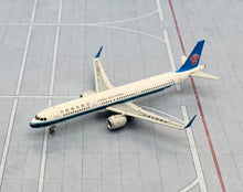 Load image into Gallery viewer, Phoenix 1/400 China Southern Airbus A321neo B-308D

