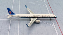 Load image into Gallery viewer, Phoenix 1/400 China Southern Airbus A321neo B-308D
