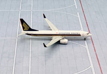 Load image into Gallery viewer, JC Wings 1/400 Singapore Airlines Boeing 737-800 9V-MGA
