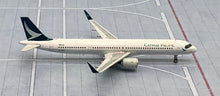 Load image into Gallery viewer, Phoenix model 1/400 Cathay Pacific Airbus A321neo B-HPD

