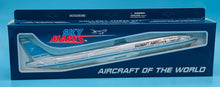 Load image into Gallery viewer, Skymarks 1/200 Kuwait Airways Boeing 777-300ER Snap-fit model
