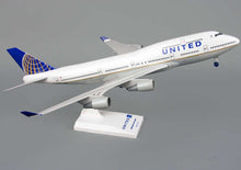 Load image into Gallery viewer, Skymarks 1/200 United Airlines Boeing 747-400 N127UA
